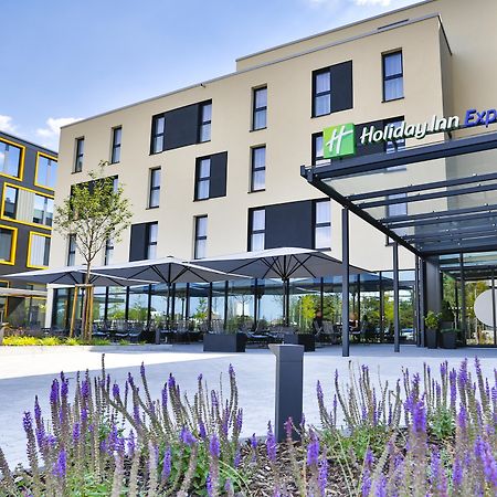 Holiday Inn Express Karlsruhe - City Park, An Ihg Hotel Экстерьер фото